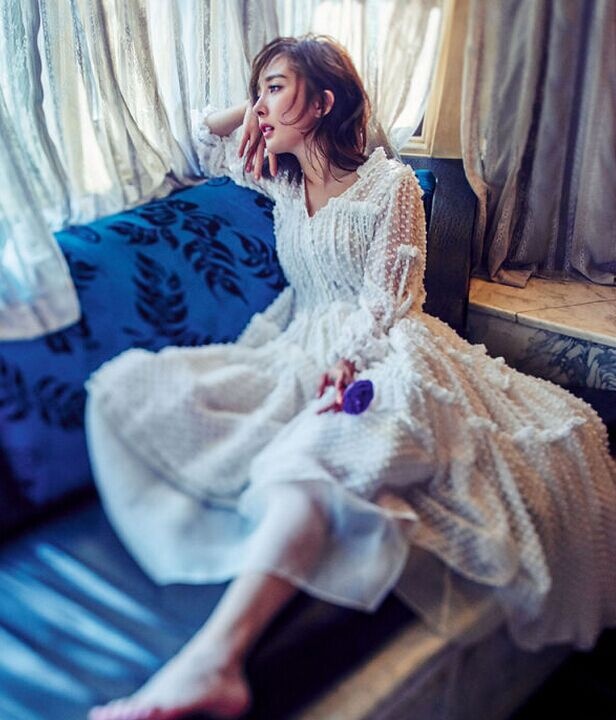 Nét mơ màng hiếm thấy của Dương Mịch.