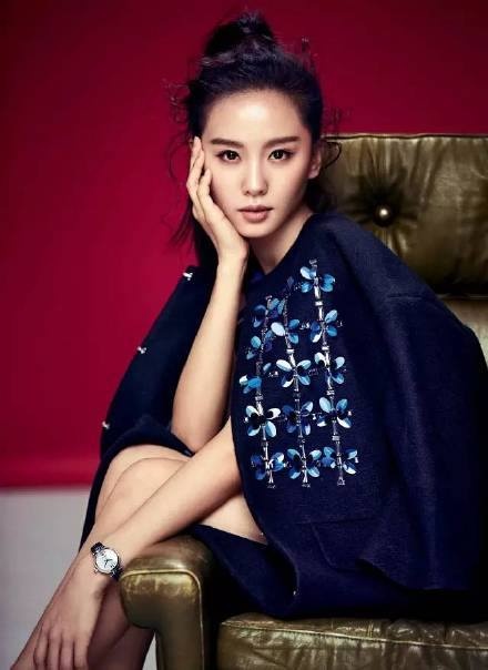 Vẻ dịu dàng của giai nhân Bộ bộ kinh tâm.