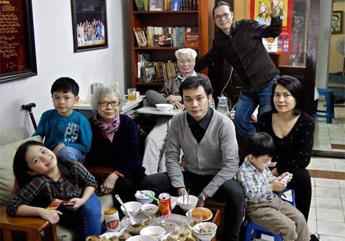 Tam su cua vi dao dien trai qua 3 doi vo, co 4 nguoi con hinh anh