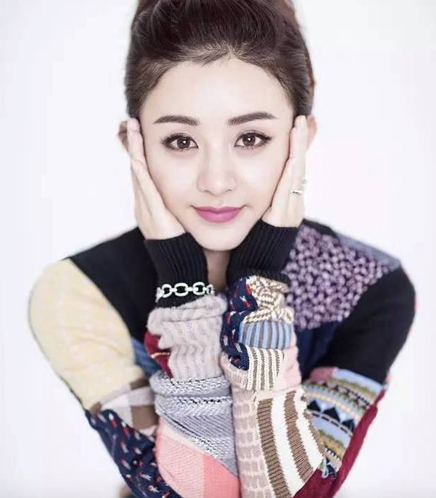 Nhờ thành công của loạt phim truyền hình, cô đang là nữ diễn viên được yêu thích tại Trung Quốc.