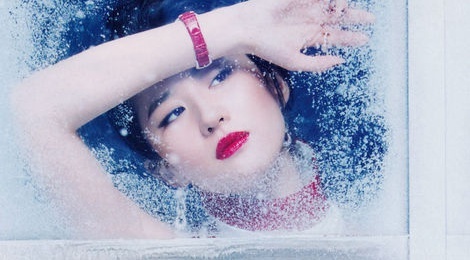 My nhan Hoa ngu khoe sac tren tap chi thang 12 hinh anh