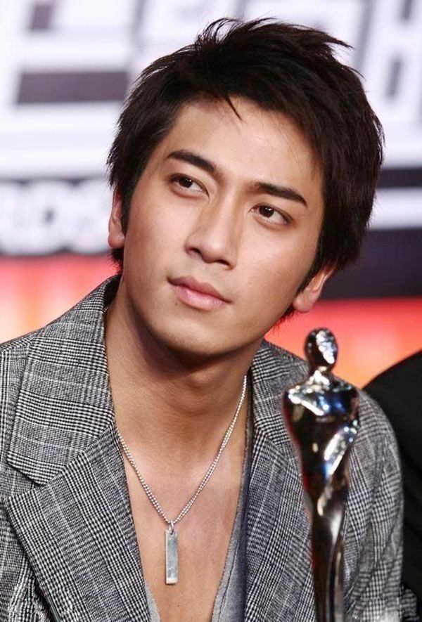 Xếp vị trí cuối cùng trong Top 8 là tài tử Ngô Trác Hy. Tài tử nổi tiếng bậc nhất TVB ghi điểm nhờ vẻ ngoài điển trai nhưng bê bối tình ái liên tiếp khiến một vài đạo diễn Đại lục e dè khi có ý mời anh hợp tác.