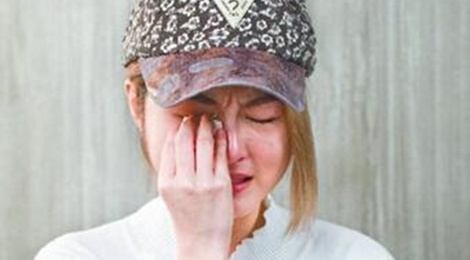 Ca si tre khoc loc tiet lo bi nhiep anh gia cuong hiep hinh anh