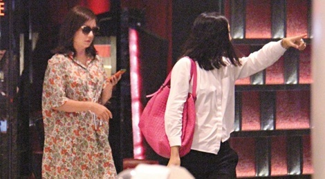 Tro ly kho chiu vi Trieu Vy bi deo bam va che bai hinh anh