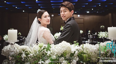 Dam cuoi lang le cua than tuong 21 tuoi Kpop hinh anh