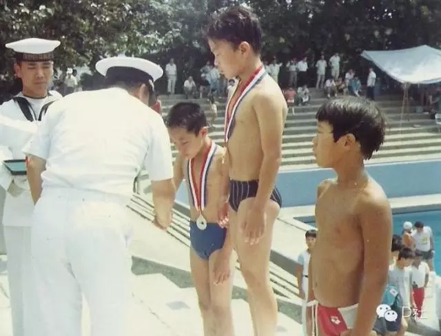 Hình ảnh cậu bé So Ji Sub nhận giải thưởng thiếu nhi trong các cuộc thi bơi thời điểm đó đến giờ vẫn là kỷ niệm quý giá.