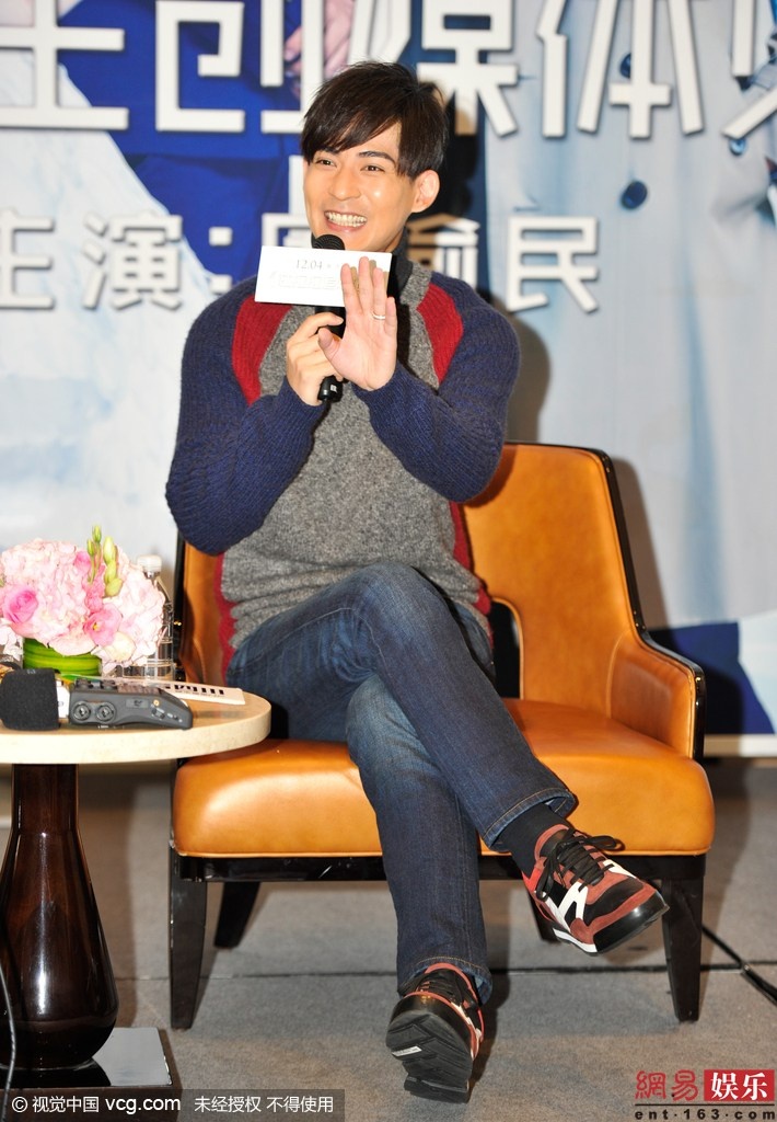 Châu Du Dân khoe nhẫn cưới trong sự kiện đầu tiên tham gia kể từ khi kết hôn.