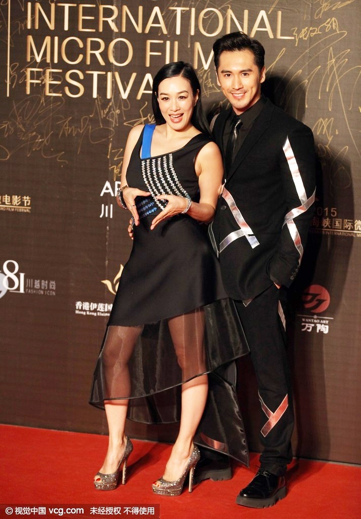 Chung Lệ Đề hạnh phúc bên tình mới.