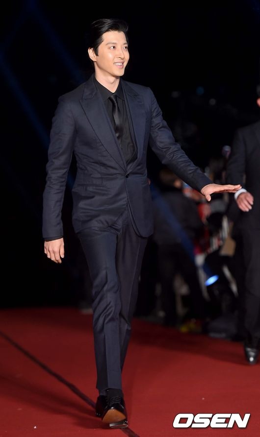 Tài tử Lee Dong Gun khá lâu mới tham dự một sự kiện.