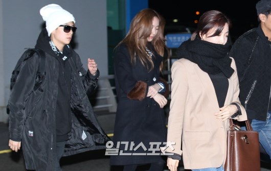 3 cô gái của f(x) khá trầm lặng.