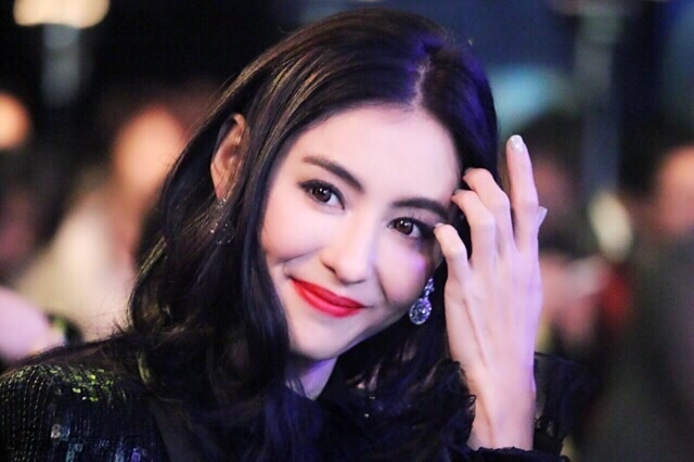 Cận cảnh nhan sắc của Trương Bá Chi. Cô không khác biệt là bao so với thời điểm đỉnh cao nổi tiếng với vai Khuynh Thành trong Vô cực.