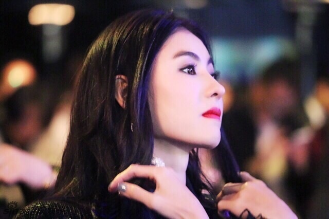 Góc ảnh nghiêng không tì vết của bà mẹ hai con.