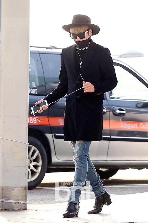 Jonghyun ăn diện như tài tử.