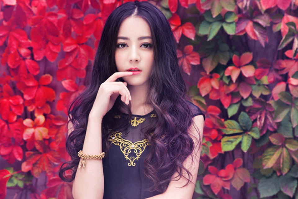 Dan dien vien tai sac trong cong ty Duong Mich hinh anh