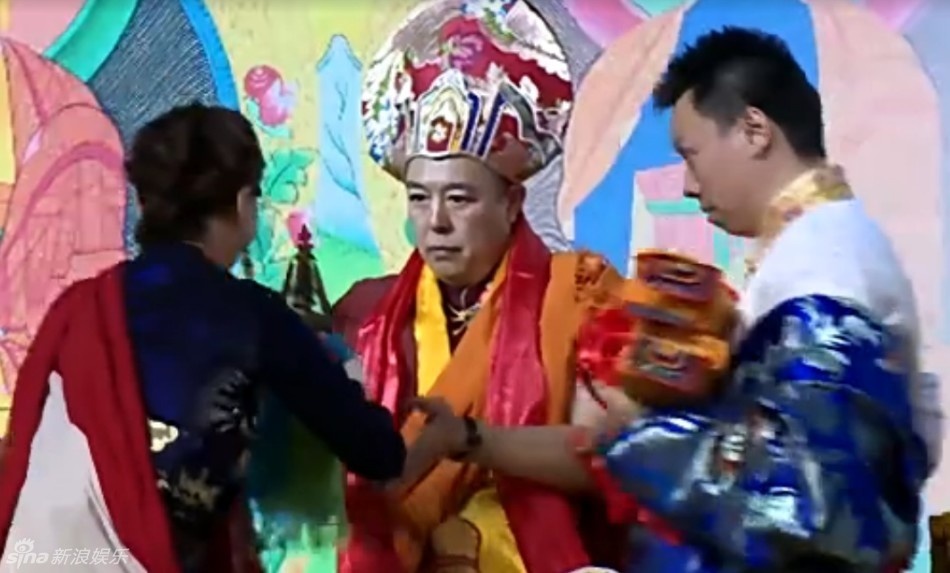 Hình ảnh trong lễ quy y của Trương Thiết Lâm theo nghi lễ truyền thống Tây Tạng.