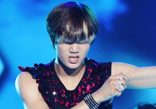 Kieu toc ru ruoi lam bot ve nam tinh cua sao Han hinh anh