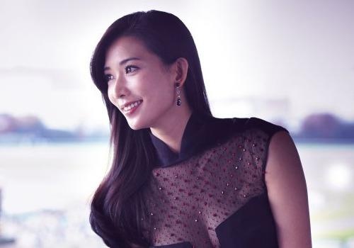 Lam Chi Linh: Sieu mau 40 tuoi vuot qua dinh kien khoe than hinh anh