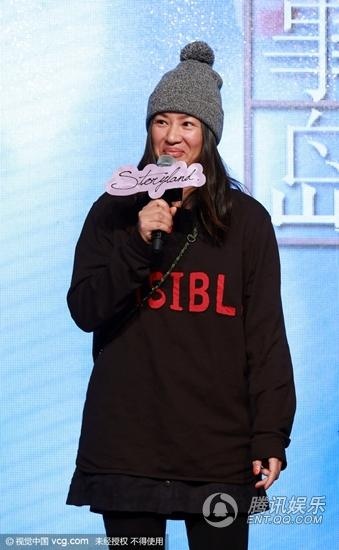 Cô khác hẳn vẻ ngọt ngào năm xưa.