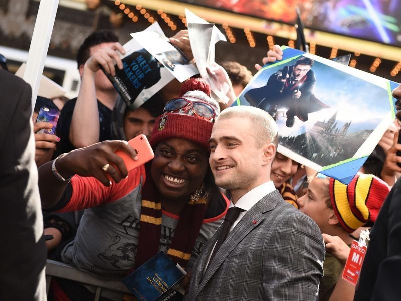 Daniel Radcliffe với mái đầu cạo sạch tóc mới nhất.