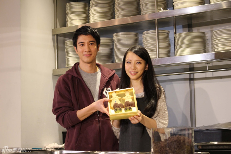 Vương Lực Hoành hơn bà xã đúng 10 tuổi. Nhưng nhiều người cho rằng, Lý Tịnh Lôi còn có phần già hơn ông chồng nổi tiếng.