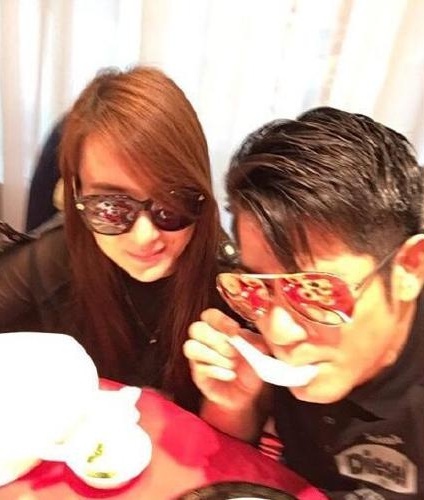 Chia sẻ ảnh tình cảm trên mạng, Quách Phú Thành và bạn gái bị hơn 40.000 chỉ trích.