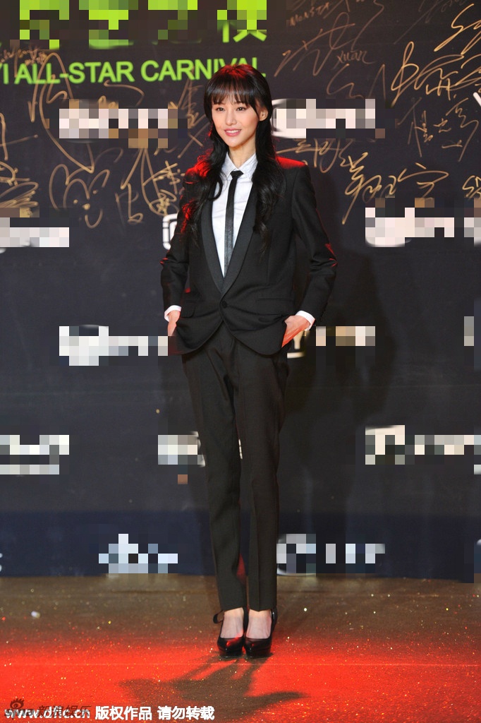 Nữ diễn viên Trịnh Sảng với gu thời trang cá tính.