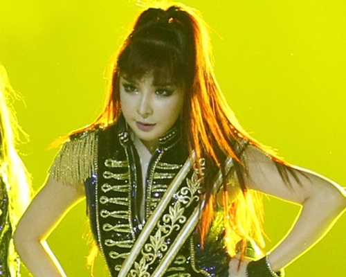 Park Bom va chien luoc thong minh cua YG hinh anh