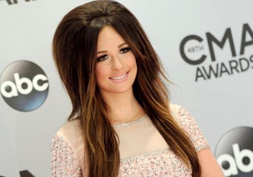 5 ca khuc quoc te gay tranh luan ve y nghia ca tu hinh anh