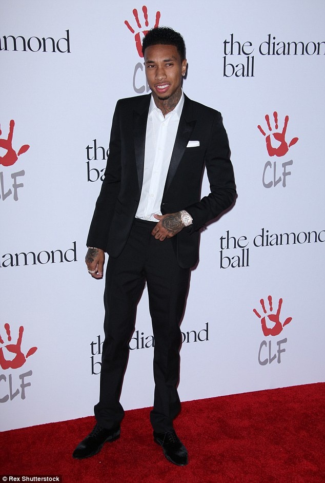 Người đẹp không đi cùng bạn trai là rapper gốc Việt Tyga. Họ xuất hiện riêng rẽ trên thảm đỏ.