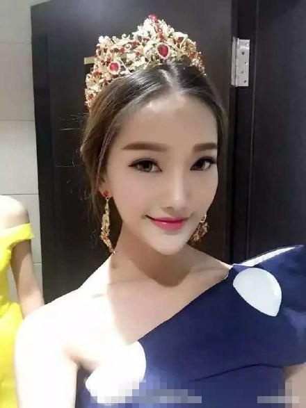 Lý Lộ được đánh giá là người mẫu triển vọng showbiz Hoa ngữ.