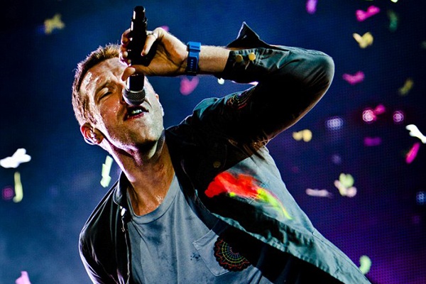 Coldplay that tran truoc Adele ve doanh thu ban dia hinh anh