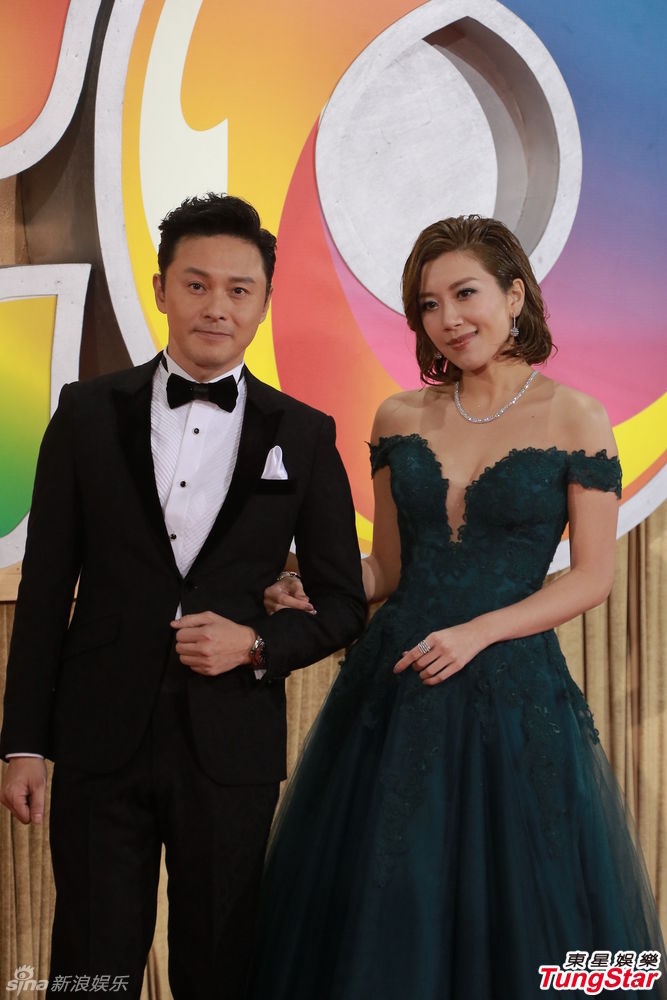 Trí Văn được tài tử Tào Vĩnh Liên hộ tống.