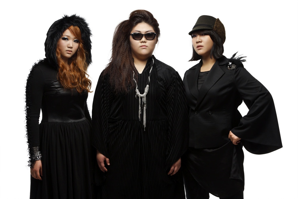 Bộ ba mũm mĩm Piggy Dolls ra mắt vào năm 2011, khiến Kpop phải chú ý vì đi ngược lại tiêu chuẩn ngoại hình thanh mảnh vốn tồn tại từ lâu. Sau hiệu ứng từ ca khúc mở màn Trend, công ty quản lý yêu cầu 3 thành viên giảm cân vì lý do sức khỏe. Cũng từ đây, cái tên Piggy Dolls không còn ấn tượng như ban đầu và dần biến mất. 