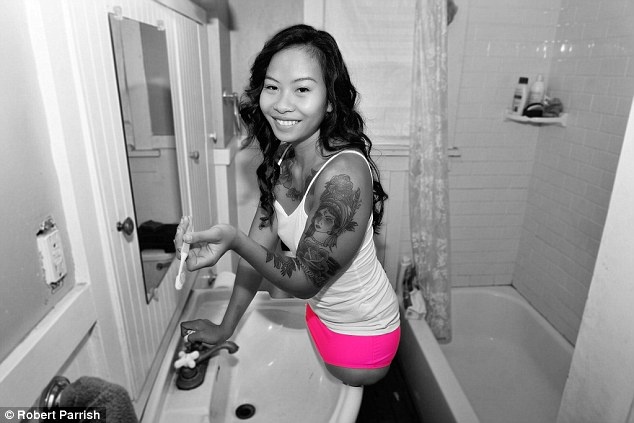 Kanya còn tiết lộ thêm về niềm đam mê được chụp ảnh: “Tôi rất thích đứng trước ống kính. Ngay từ khi còn nhỏ tôi đã chụp ảnh, chúng thể hiện câu chuyện của đời tôi”.