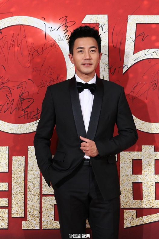 Lưu Khải Uy xuất hiện một mình trong sự kiện. Dương Mịch vì lịch trình bận rộn không thể tham gia.