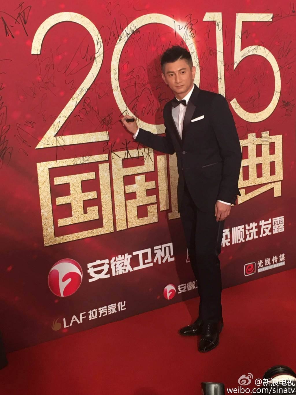 Ngô Kỳ Long một mình đi sự kiện.