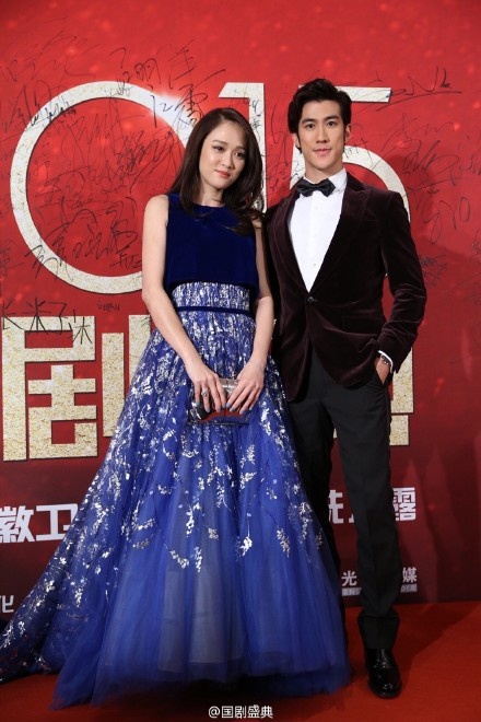 Cô tạo dáng bên tài tử Võ Mỵ Nương truyền kỳ - Lý Trị Đình.