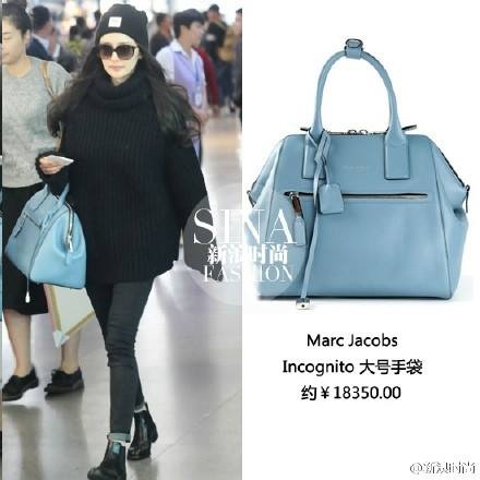 Người đẹp xúng xính trong bộ trang phục tối màu, xách túi sáng màu của Marc Jacob có giá đến 18.350 NDT (tương đương 64 triệu đồng).