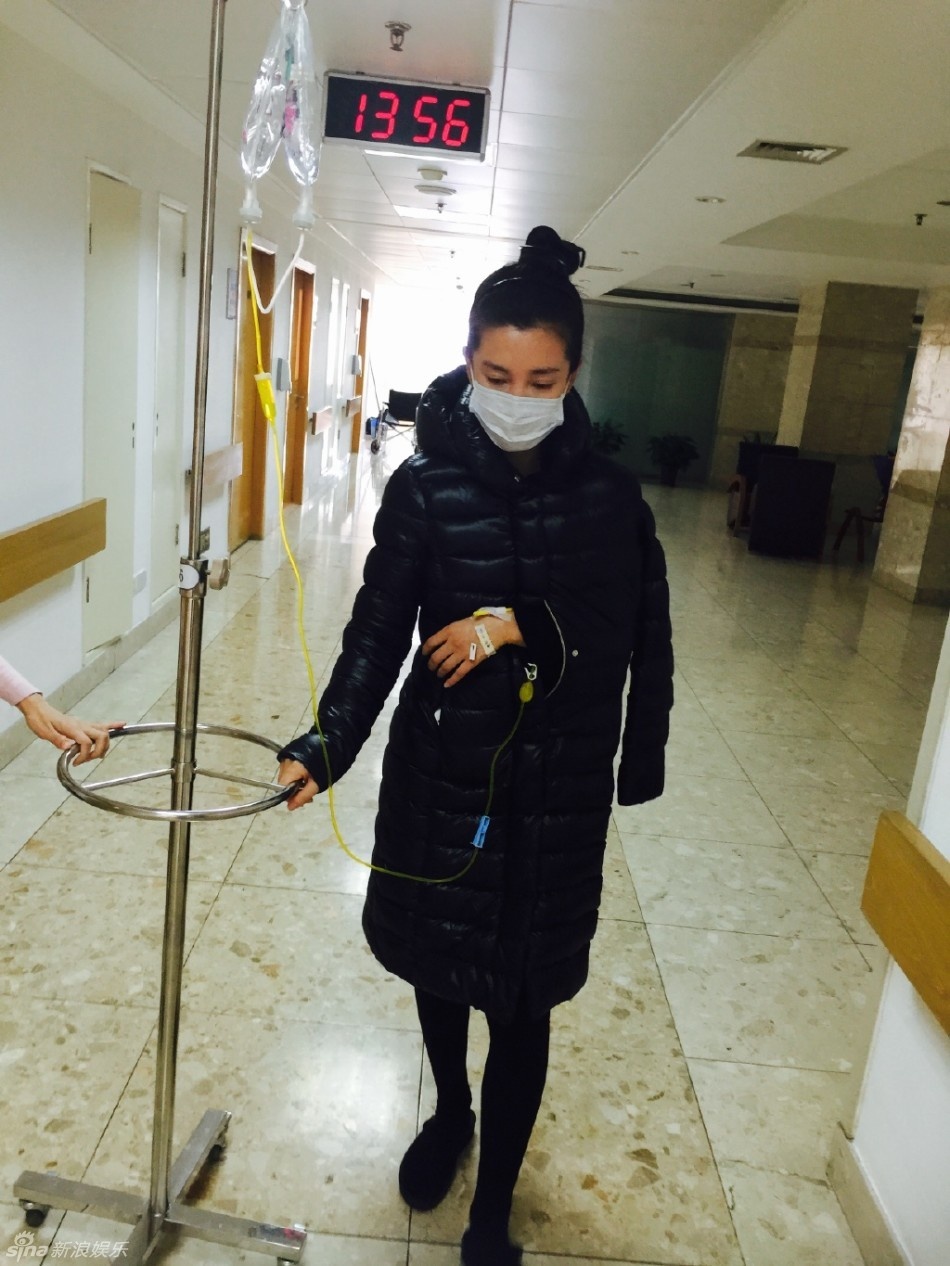 Lý Băng Băng buộc phải hủy bỏ nhiều dự án vì sức khỏe giảm đột ngột.