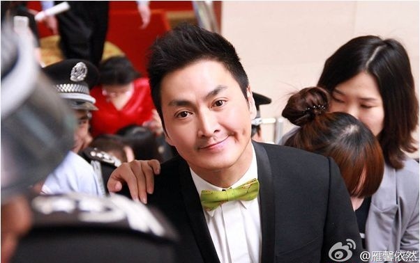 Hà Gia Kính trở thành doanh nhân tài giỏi.