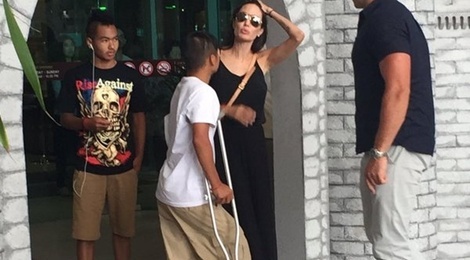 Pax Thien phai chong nang sau tai nan o Thai Lan hinh anh