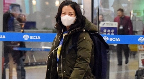 Gu thoi trang san bay mat diem cua Trieu Vy hinh anh