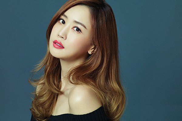 Lee Da Hae nhin an de giu dang hinh anh