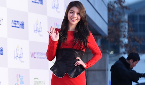 Sao Han long lay tren tham do le trao giai am nhac hinh anh