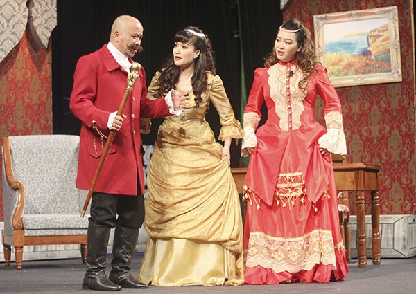 ‘Quan thanh tra’ - hai kich kinh dien ‘cuoi ra nuoc mat’ hinh anh