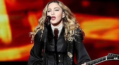 Madonna den show dien muon 3 tieng vi say xin hinh anh