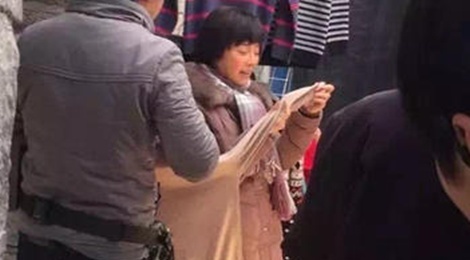 Pham Bang Bang dau bu toc roi trong phim moi hinh anh
