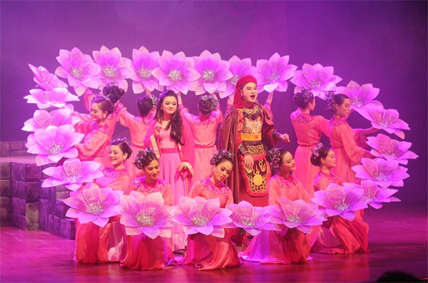 Su tich hoa sim duoc ke tren san khau cheo hinh anh