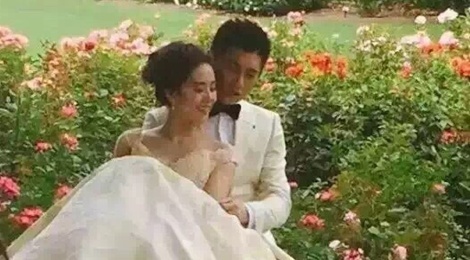 Luu Thi Thi e ap ben Ngo Ky Long khi chup anh cuoi hinh anh