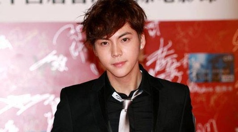 Tran Vy Dinh bi tai nan gay chan tren phim truong hinh anh